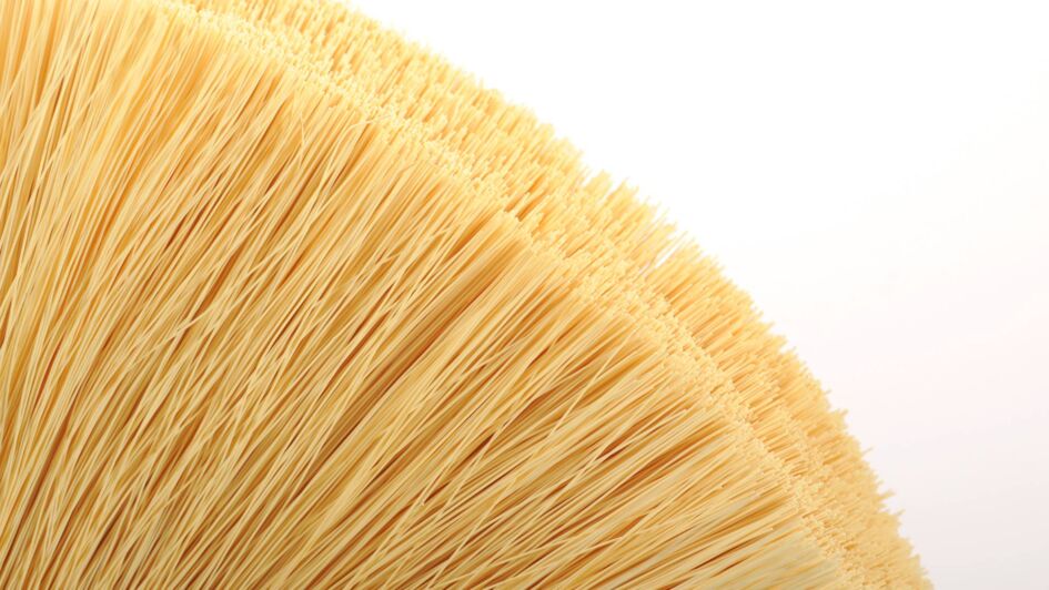 What looks like spaghetti or a brush at first glance are actually highly selective membranes made of several cylindrical hollow polymer fibres. They form the new hollow fibre membrane modules under the brand name SEPURAN® Green.